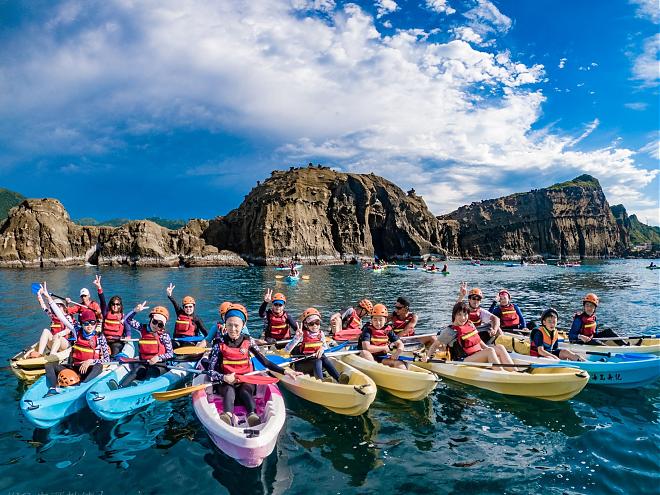Elephant Trunk Rock on the North Coast | Kayak Exploration + Snorkeling in a Secret Cove!