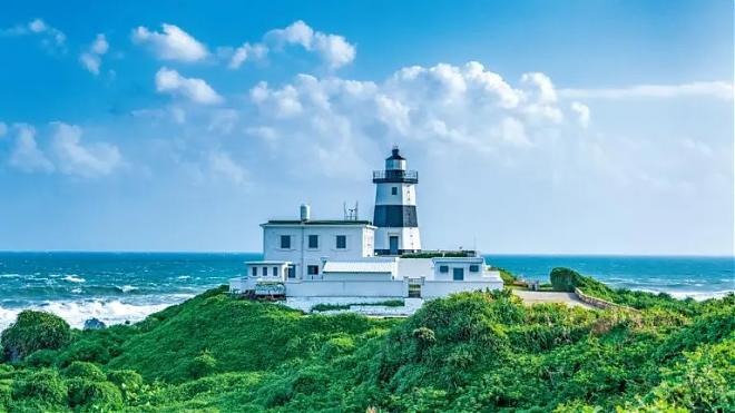 Crown Coast: The Crown of Sightseeing | Seasonal Exclusive: Laomei Green Stone Trough, Zhilan Viewing Platform, and Jinshan 1-Day Tour