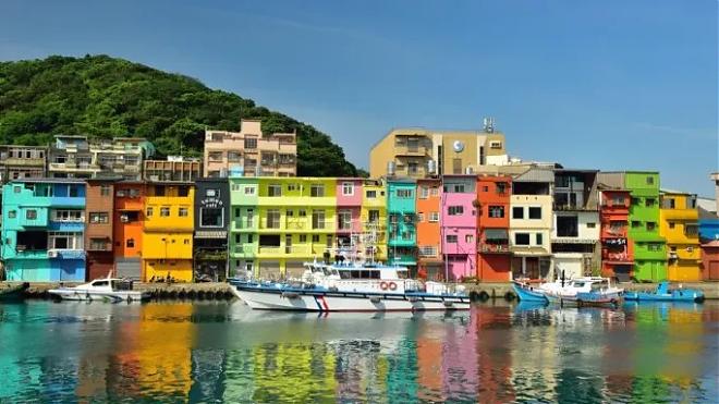 Crown Coast: The Crown of Sightseeing | International Cruise Passengers Enjoy the Beautiful Scenery of Keelung and Heping Island on Crown Coast