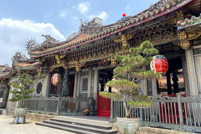 Taipei City Classic Day Tour | National Palace Museum, Ximending, and Dadaocheng