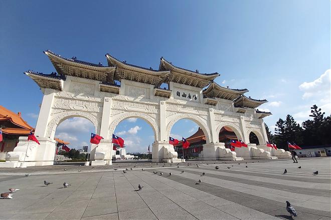 Taipei City Classic Day Tour | National Palace Museum, Ximending, and Dadaocheng