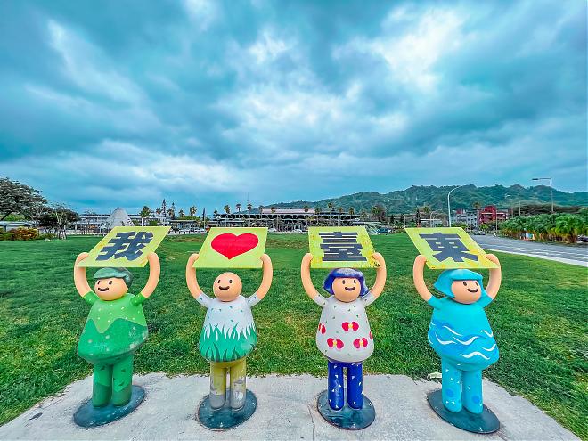 Taitung City Half-Day Bike Tour | Lake Biwa Forest & Seaside Park