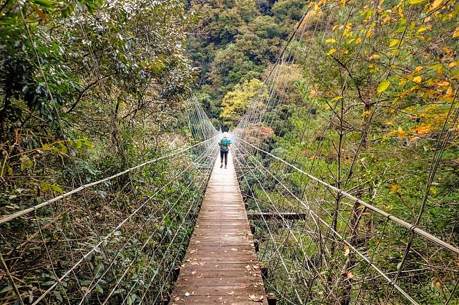 Hsinchu's Xiakaluo Trail: 2-Day Hiking and Camping Tour with Fall Foliage Viewing | Round Trip to Yangyang