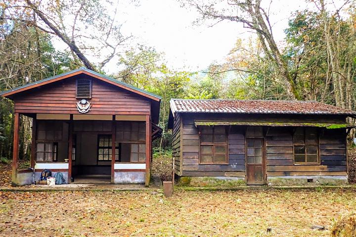 Hsinchu's Xiakaluo Trail: 2-Day Hiking and Camping Tour with Fall Foliage Viewing | Round Trip to Yangyang