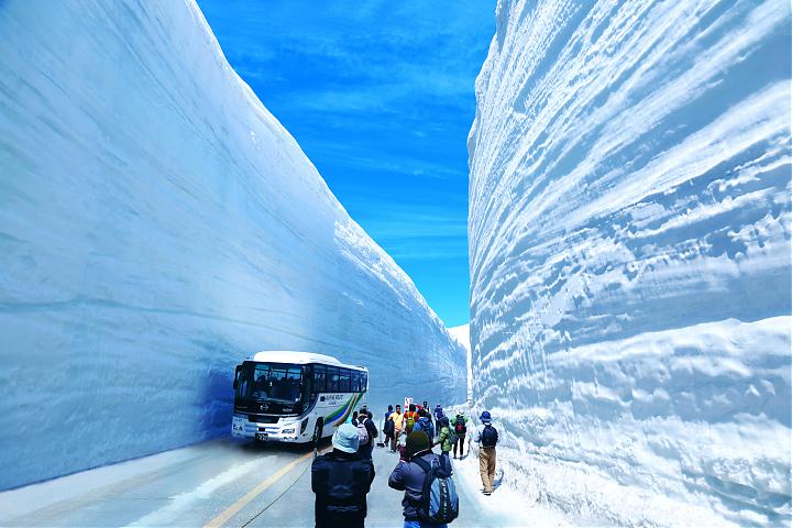 2025 Kurobe Tateyama and Shirakawa-go Alpine 2-Day Tour (Chinese Service / Departs from Osaka)