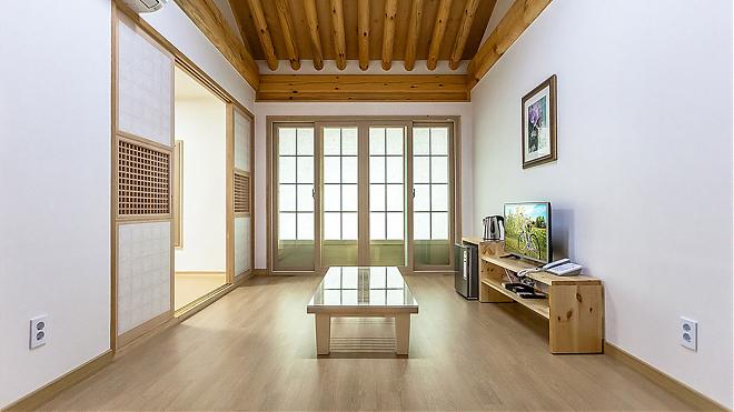 2025-26 Gangneung Winter 2-Day Tour | Skiing & Lessons at Alpensia in Pyeongchang. Stay in a Popular Hanok. Chinese Service
