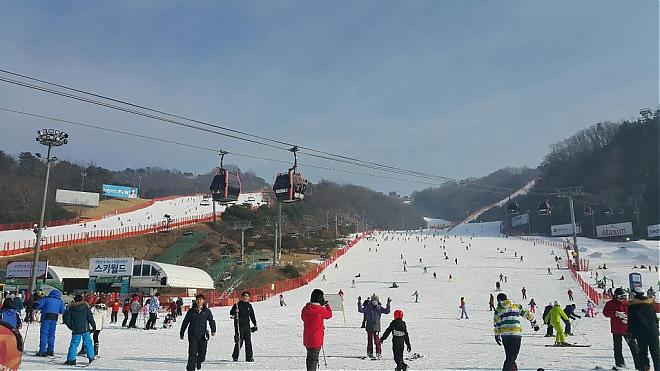 4-Day Seoul Ski Tour | Stay at Hongcheon Daemyung SONO Resort, Gear & Lessons Included