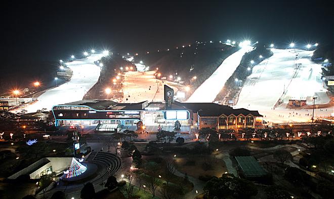 4-Day Seoul Ski Tour | Stay at Hongcheon Daemyung SONO Resort, Gear & Lessons Included