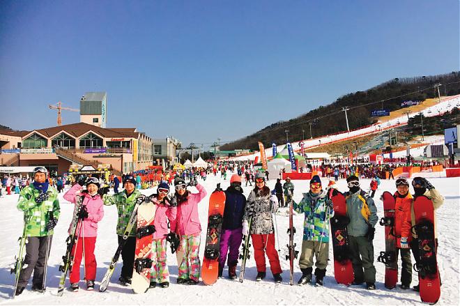 4-Day Seoul Ski Tour | Stay at Hongcheon Daemyung SONO Resort, Gear & Lessons Included