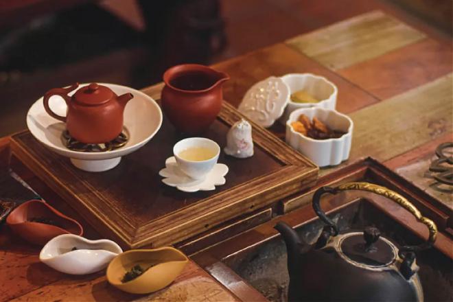 Art Mountain City Travel Package | Take the Taiwan 965 Express to Explore the Golden Area and Savor Tea in Jiufen
