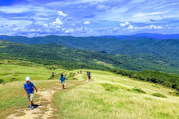 Caoling Historic Trail and Taoyuan Valley in One Day | Walk up the mountain ridge and overlook Guishan Island