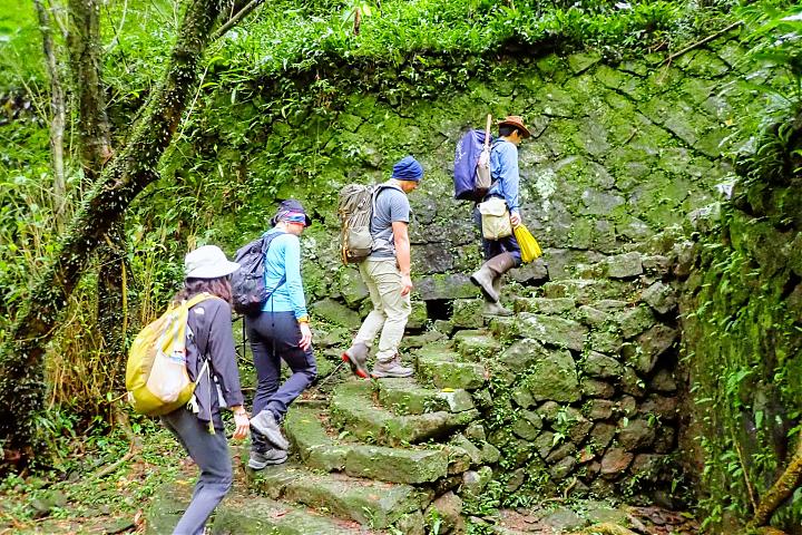 Hike the North Route of the Tamsui Historic Trail | Xiaocukeng Historic Trail. Explore the ruins of a gold rush settlement.