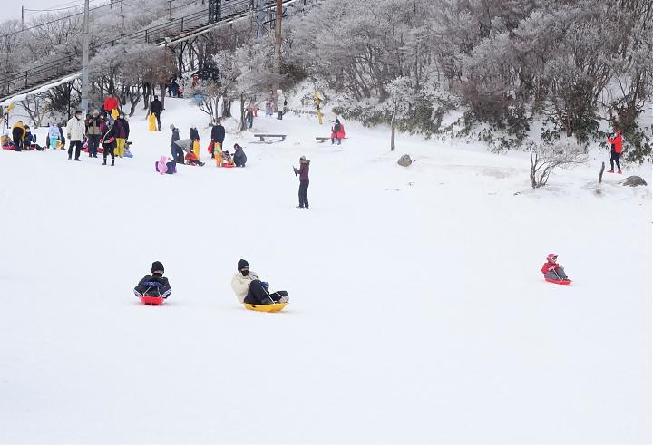 Departing from Nagoya | Day Trip to Mt. Gozaisho Snow Play & Aquaignis Kataoka Natural Hot Springs
