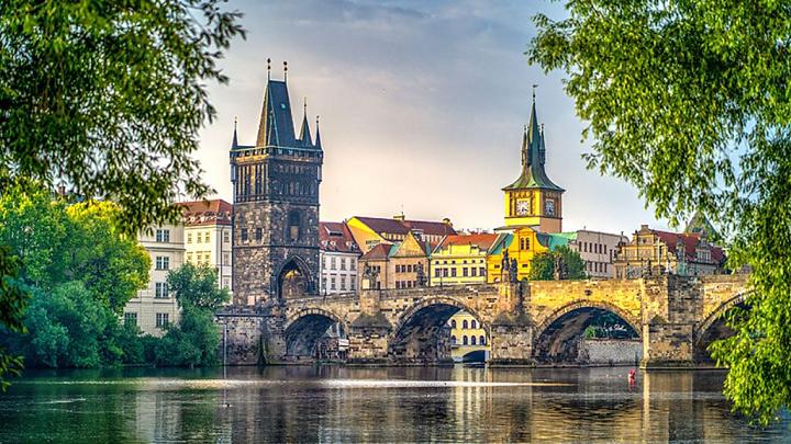 [Blue Route] Eastern Europe Brilliant Loop Bus | 7-Day Tour from Frankfurt: Germany, Switzerland, Oblast, and Hungary