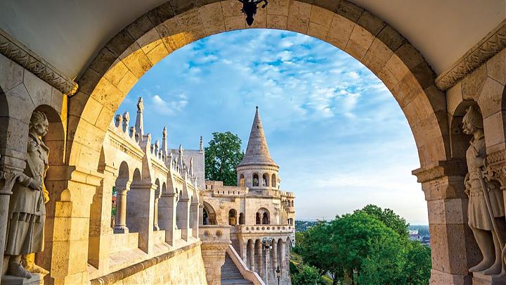 [Blue Route] Eastern Europe Brilliant Loop Bus | 7-Day Tour from Frankfurt: Germany, Switzerland, Oblast, and Hungary