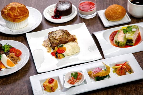 [Departing 11:30 AM] Tokyo Open-Air Restaurant Bus / European-Style Set Menu ★ Includes a Free Drink