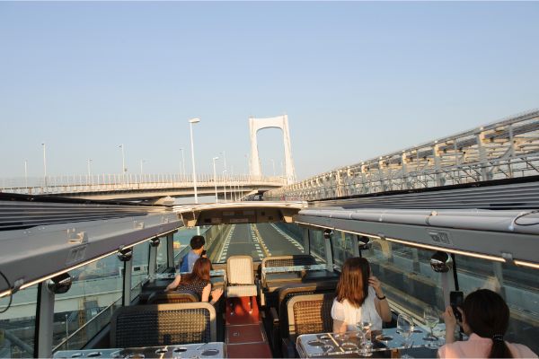 [Departing 11:30 AM] Tokyo Open-Air Restaurant Bus / European-Style Set Menu ★ Includes a Free Drink