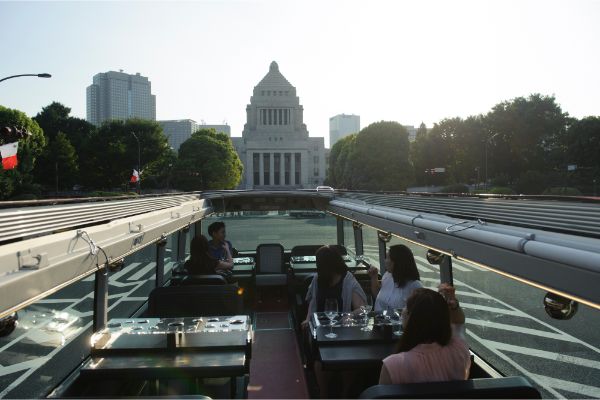 [Departing 11:30 AM] Tokyo Open-Air Restaurant Bus / European-Style Set Menu ★ Includes a Free Drink
