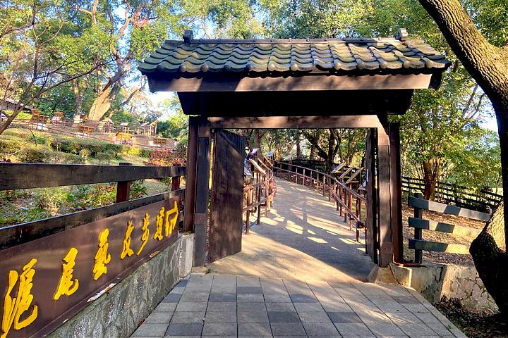 Tamsui Art and Slow Travel Day | Cloud Gate Dance Class & Taste Feast