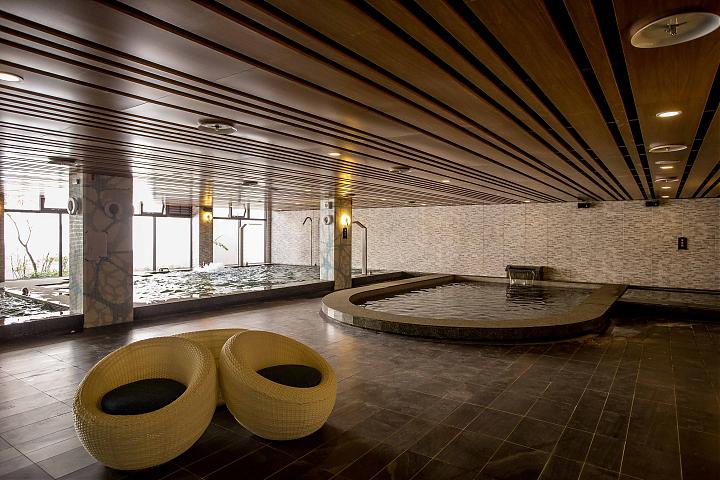 Northeastern Corner: A Poetic Landscape of Mountains and Seas ~ A Warm Hot Springs Trip