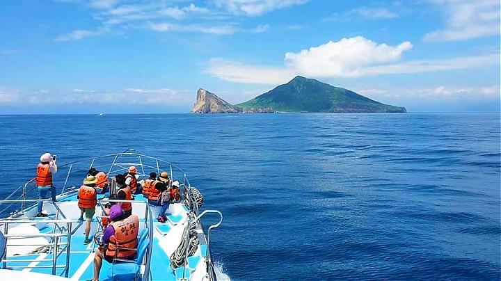 Whale Watching at Guishan Island & Exploring Toucheng Old Street | Toucheng Mountain and Seaside Village Tour