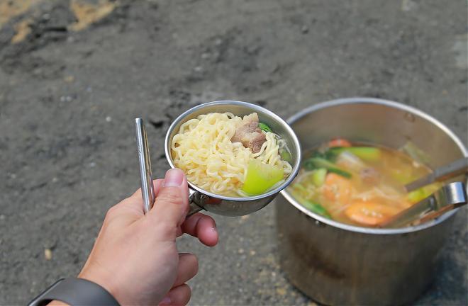 花蓮・萬栄の野渓温泉で過ごす一日 | 岩壁の秘境洞窟温泉