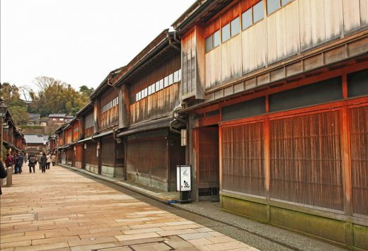 日本の伝統的なおわら盆踊りと世界遺産の白川郷