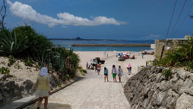 沖縄の離島、皆島日帰り海水浴（船で15分｜水族館近く）