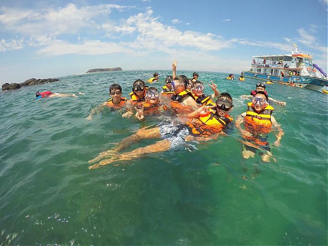 澎湖東海の島巡りツアー | 夢のような彭鵬ビーチ、元北島、そしてウォータースポーツを楽しむ