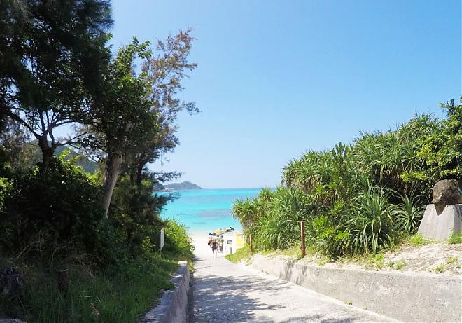 沖縄・慶良間諸島｜隠れ家ビーチ阿波連ビーチ海水浴ツアー（日本語対応可）
