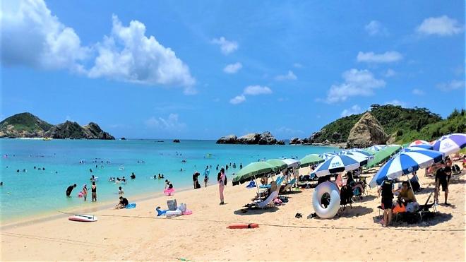 沖縄・慶良間諸島｜隠れ家ビーチ阿波連ビーチ海水浴ツアー（日本語対応可）