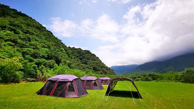 宜蘭・東澳で楽しいキャンプ | ギアもテントも不要、大草原のキャンプ場