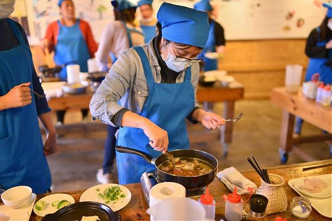 カントリーキッチン | 新竹ブルーホエールレストラン。獲れたての新鮮な魚介類を調理。