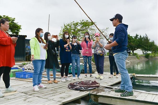 カントリーキッチン | 新竹ブルーホエールレストラン。獲れたての新鮮な魚介類を調理。