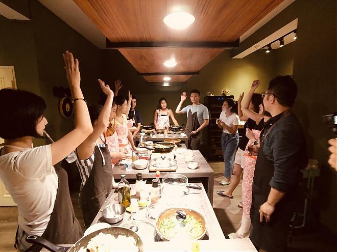 プライベートシェフの料理教室：シェフの美味しいテクニックを学ぶ + プライベートシェフの饗宴