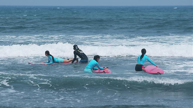 宜蘭・頭城外澳サーフィン体験 + プロの指導｜烏石港ブルーオーシャンサーフィン