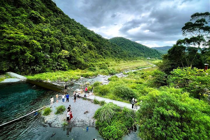 宜蘭 漢西族 半日/日帰りツアー | ハンタークリークでの釣り、山でのピクニック、部族の食卓