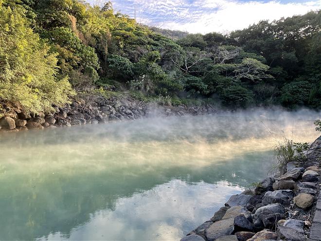 台北：北投の陽明山への日帰り旅行｜温泉足湯を体験