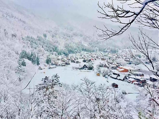 名古屋発｜白川郷、高山、兼六園を巡る2日間ツアー（中国語サービスあり）