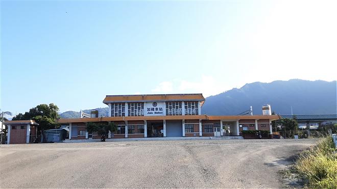 藍色の街油クルーズ：花蓮沿岸を巡るロマンチックな2日間クルーズ｜インフィニティプール付きホテルに泊まる
