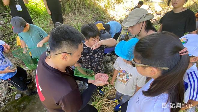 花蓮海岸ディピット、禁煙部落復活×自然生態観察×森川里海でランチ