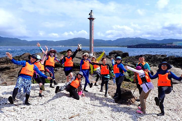 貢寮澳底宝島 秘密のSUP/カヌー | 無人島探検。シュノーケリング付き