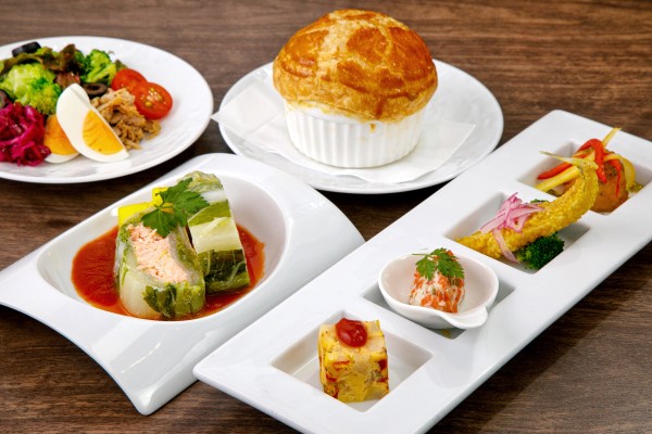 【11:30発】東京オープンエアレストランバス／欧風定食★ドリンク1杯付き
