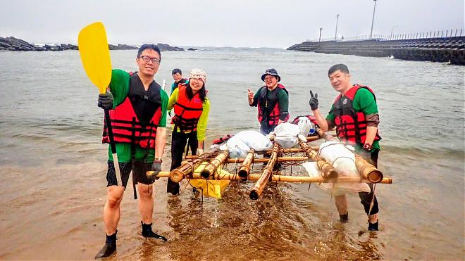 [소규모 그룹 투어] 북동부 해안을 따라 친환경 보트 투어. 팀워크를 발휘하여 출발!