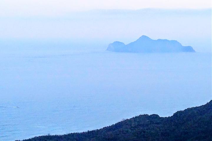 차오링 역사 트레일과 타오위안 계곡 1일 투어 | 산등성이를 오르며 구이산 섬을 조망하세요