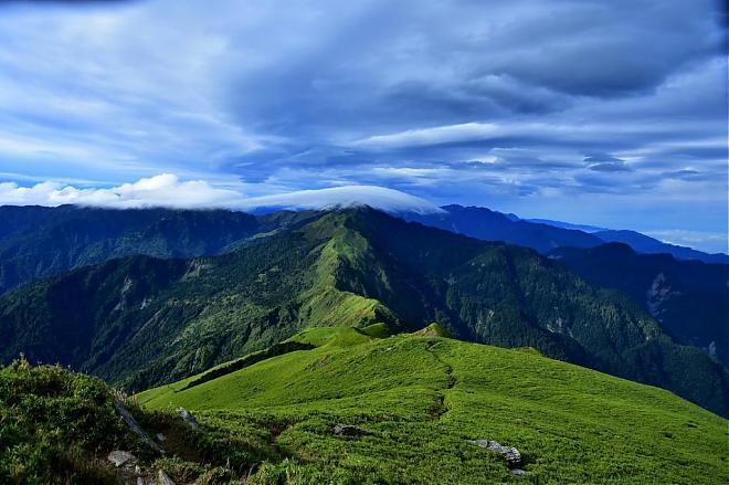 南投奇萊南華登山2天2夜｜夢幻高山大草原