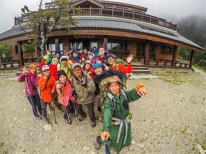 南投奇萊南華登山2天2夜｜夢幻高山大草原