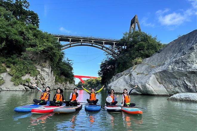 台東東河馬武窟溪SUP體驗｜探索東河雙橋＆帝王石