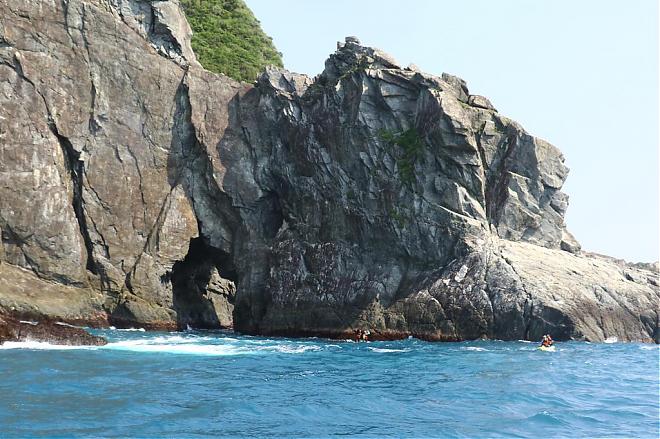 宜蘭烏岩角龍舟板SUP遠航體驗｜動力船拖行，航向藍色啤酒海