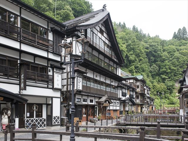 狐狸村x銀山溫泉一日遊（中文導遊／含門票午餐）